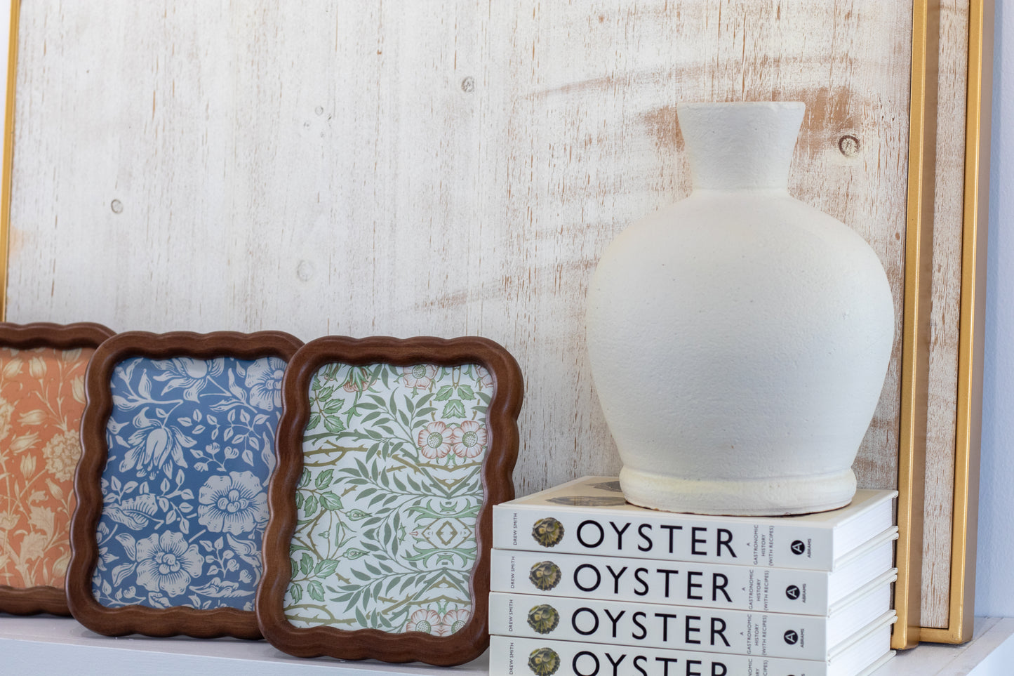 Wood Scalloped Photo Frame