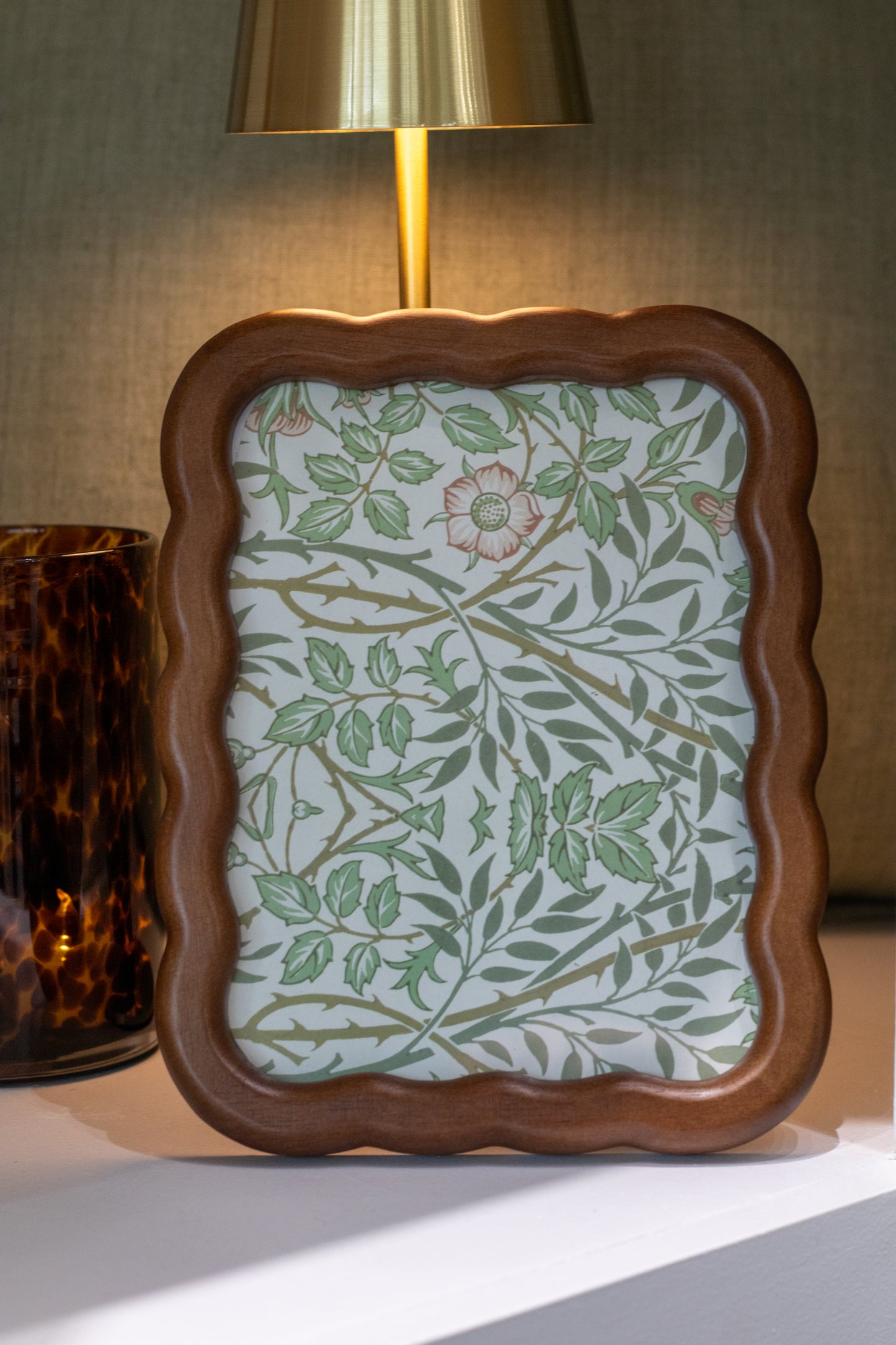 Wood Scalloped Photo Frame