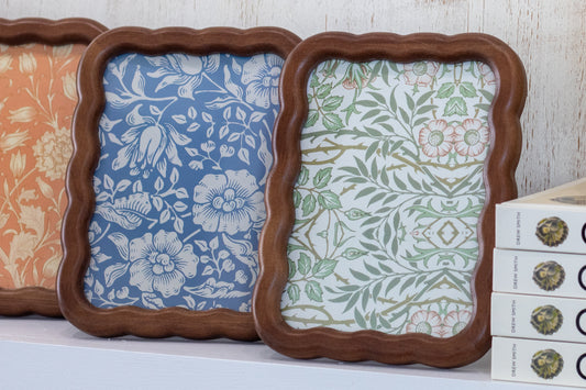 Wood Scalloped Photo Frame
