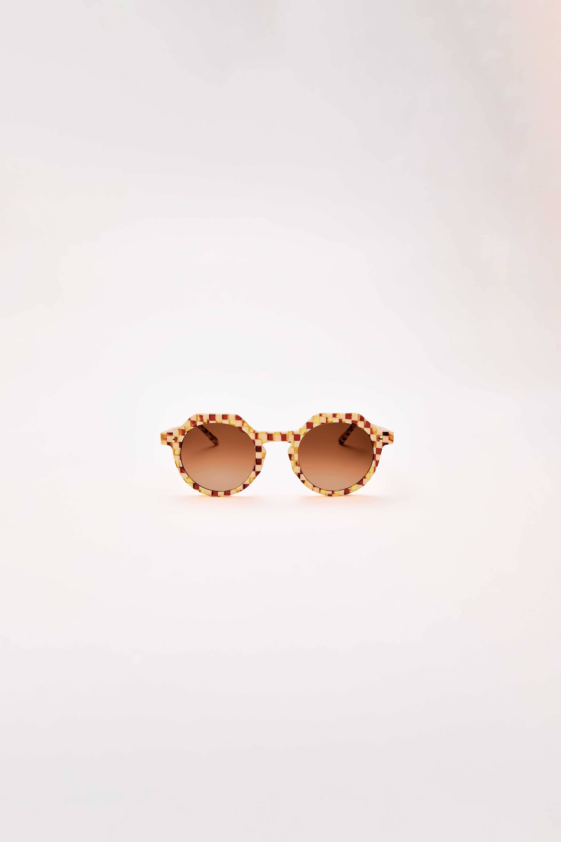 Round sunglasses with a brown and black tortoiseshell patterned frame and brown gradient lenses, centered on a clean white background.