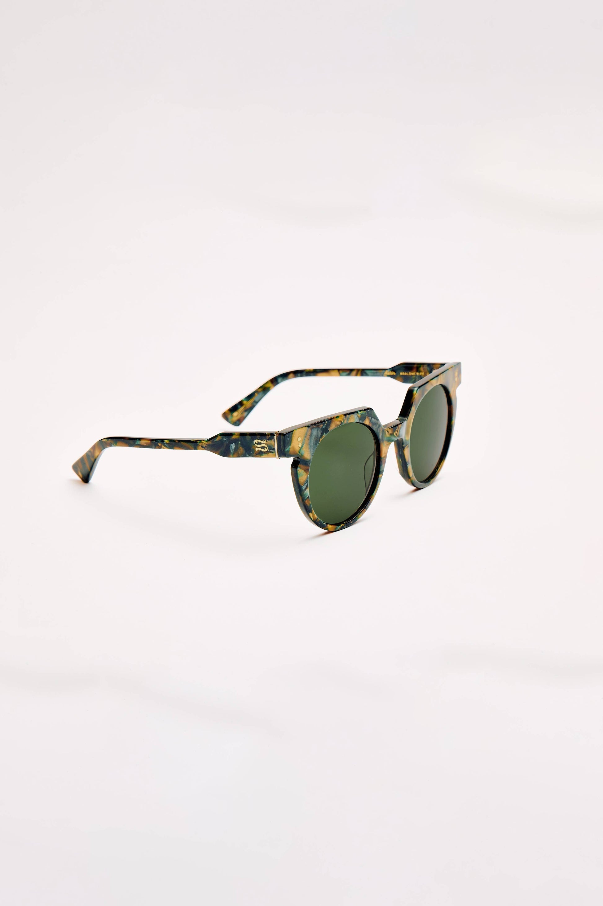 Round sunglasses with a green and brown tortoiseshell patterned frame and dark green lenses, shown on a plain white background.
