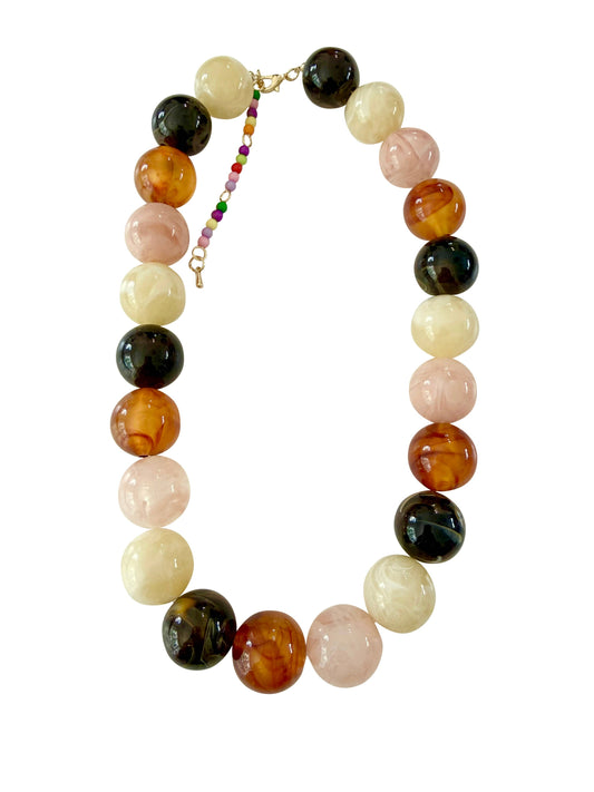 picture of a neutral multi color necklace 